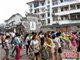 湖南凤凰古城实行过渡期开放首日 游客热度不减