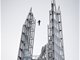 英魔术师“凭空悬浮”于309米高大厦顶端(图)网友发现隐形钢丝