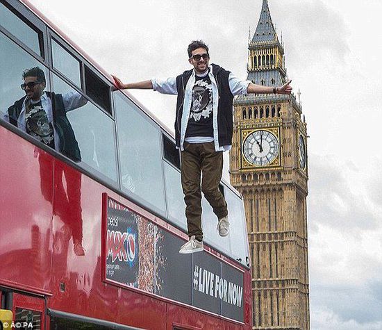 迪纳摩是英国目前人气超高的“悬浮大师”。（图片来源：英国媒体）