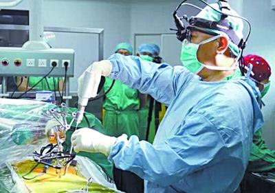 北京积水潭医院运用机器人成功完成复杂手术