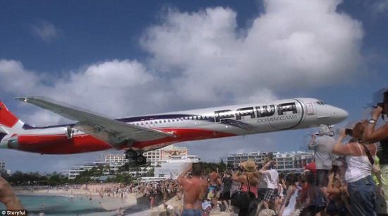 世界上最危险的机场：飞机降落时离海滩仅10米
