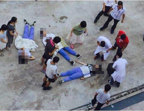 广东一女老师校园内误踩油门撞倒三名女学生