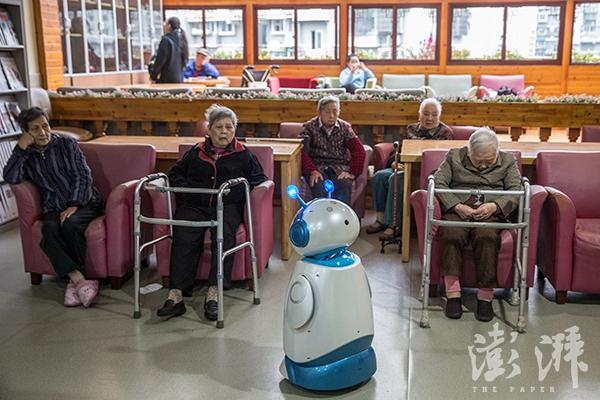 机器人养老:当你老了 陪伴你的却可能是个机器人