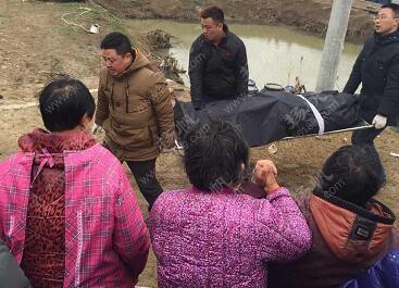 扬州一处水塘内惊现两具尸体 疑被高利贷债主所杀