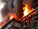 湖南湘西一政府办公楼起火 大楼顶部被烧得通红